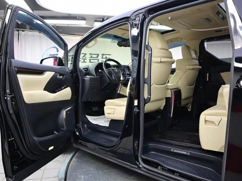 TOYOTA ALPHARD 2017
