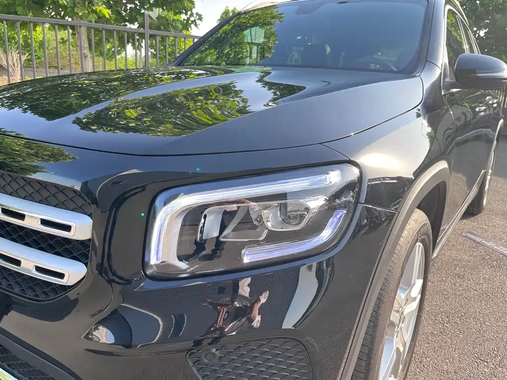 MERCEDES BENZ GLB 2023