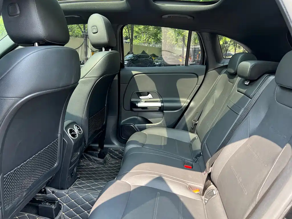 MERCEDES BENZ GLA 2021