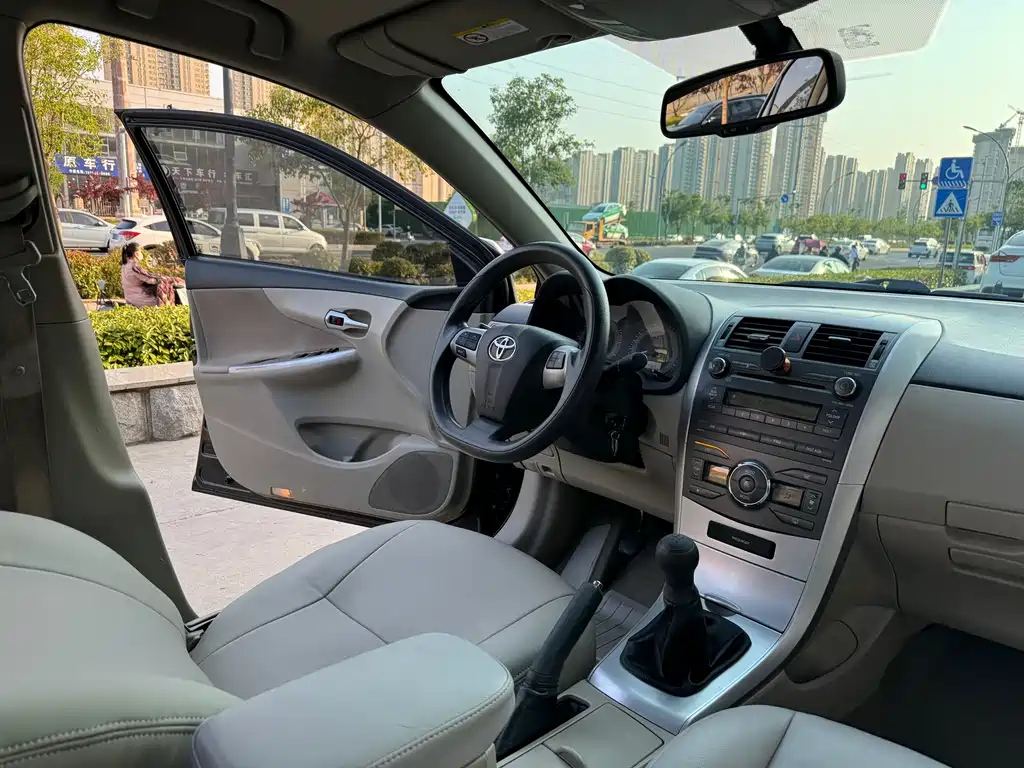 TOYOTA COROLLA 2012