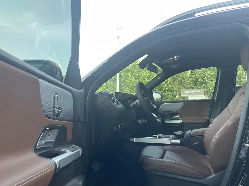 MERCEDES BENZ GLB 2023