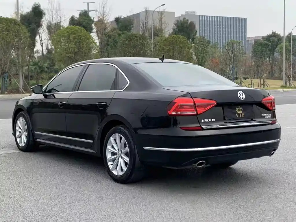 VOLKSWAGEN PASSAT 2017