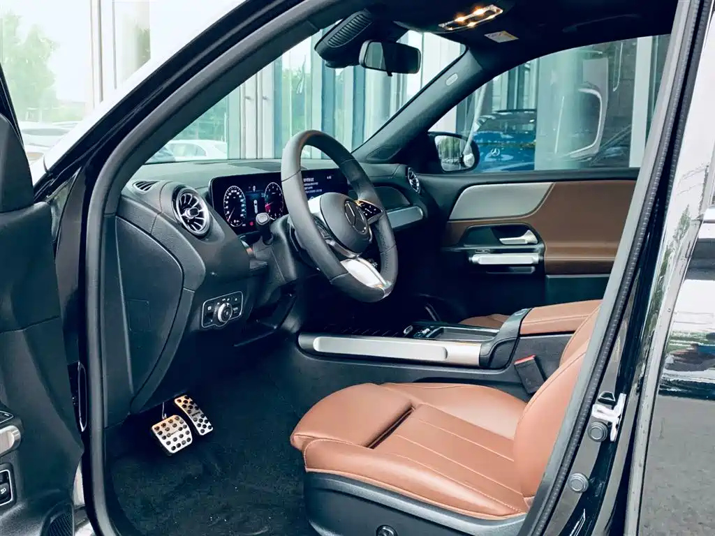 MERCEDES BENZ GLB 2024