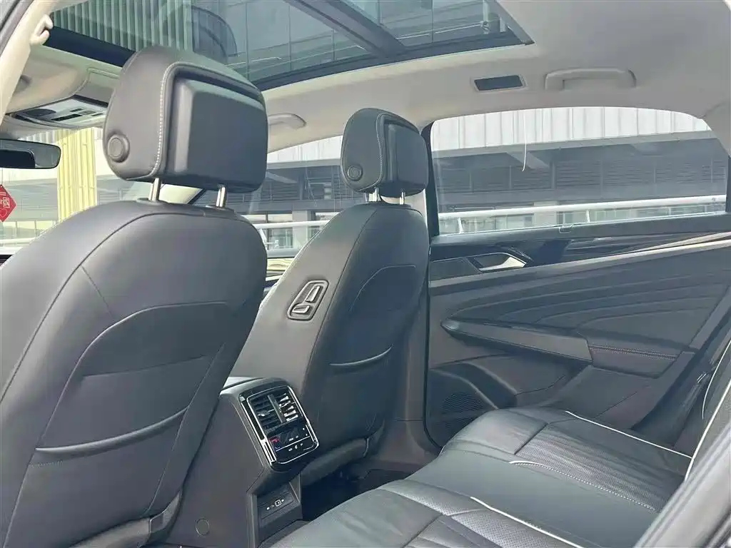 VOLKSWAGEN PASSAT 2022