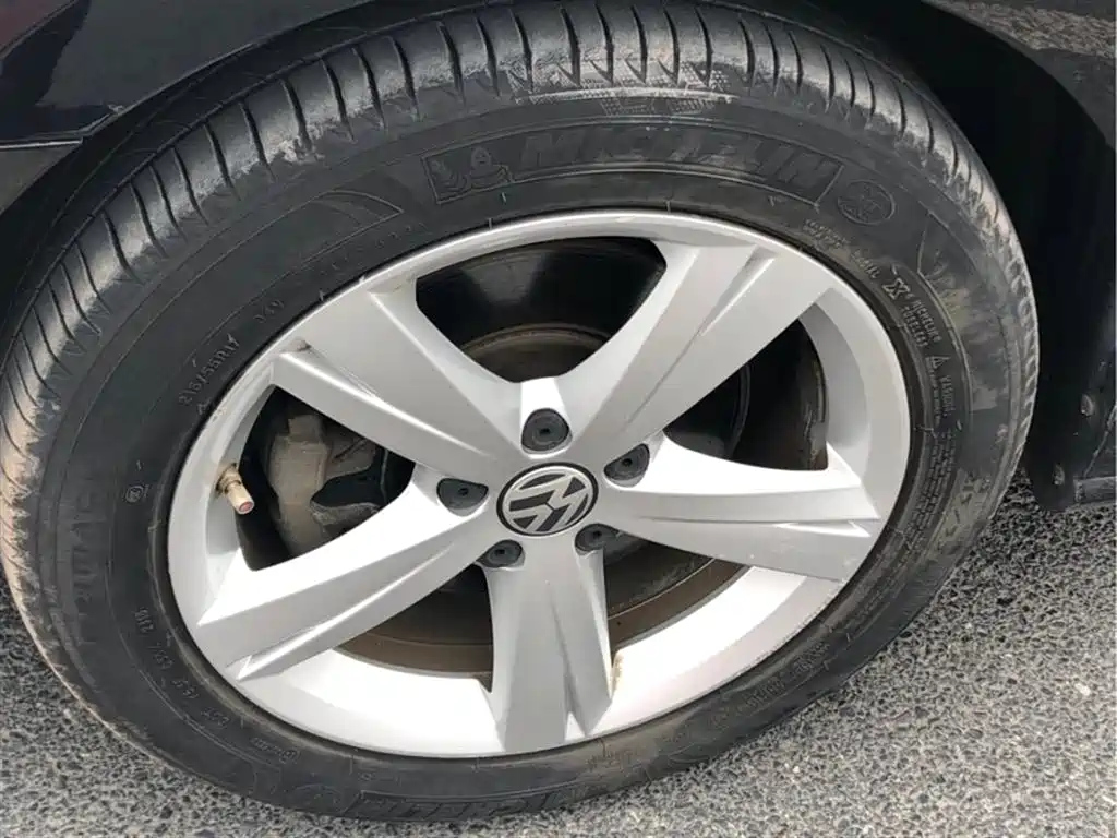 VOLKSWAGEN PASSAT 2012