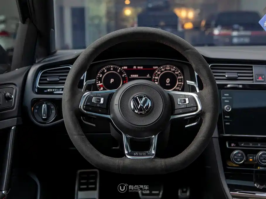VOLKSWAGEN GOLF 2019
