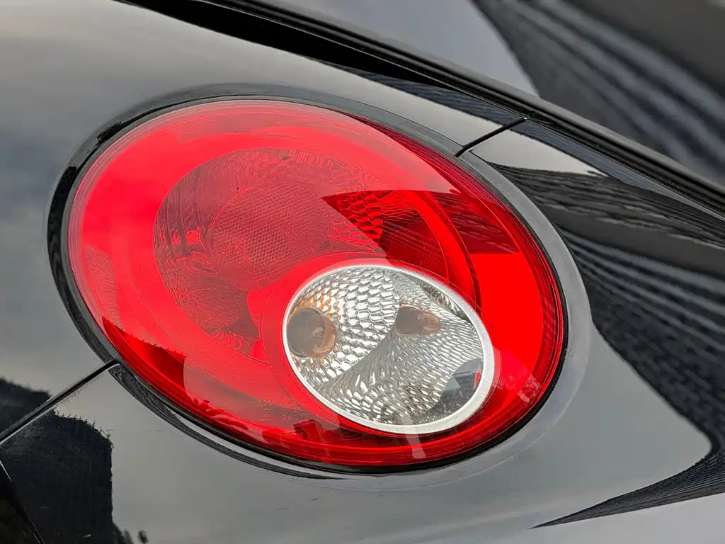 VOLKSWAGEN BEETLE 2009