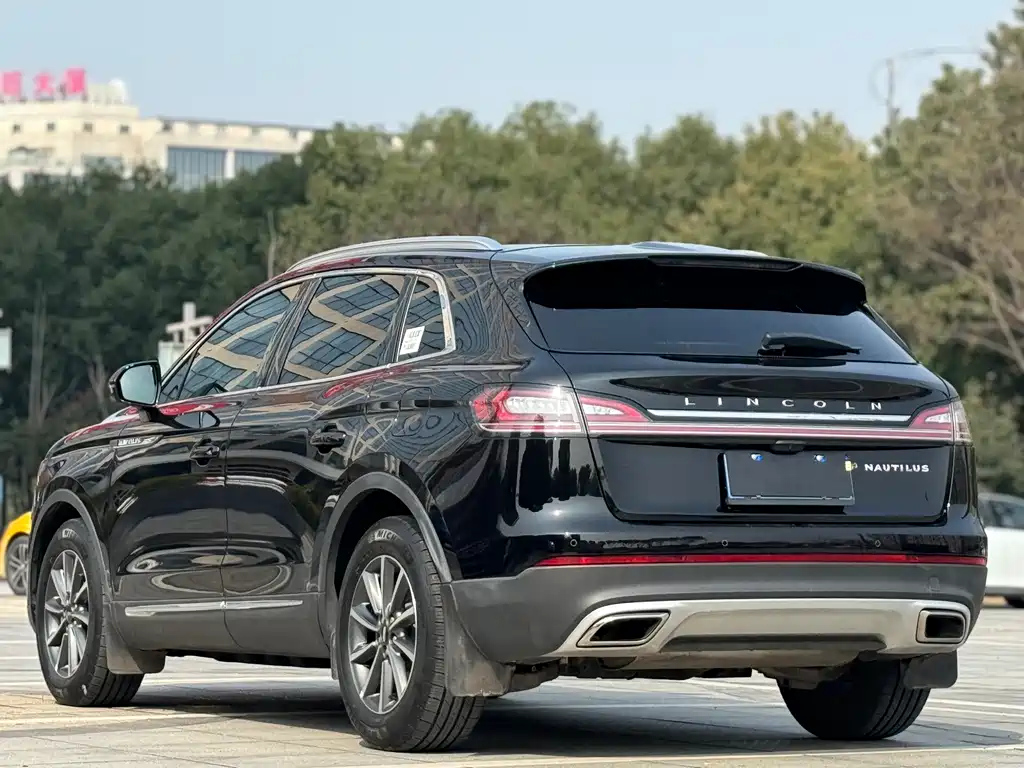 LINCOLN NAVIGATOR 2022