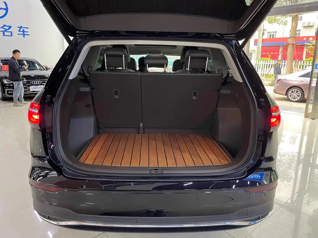 VOLKSWAGEN VILORAN 2022