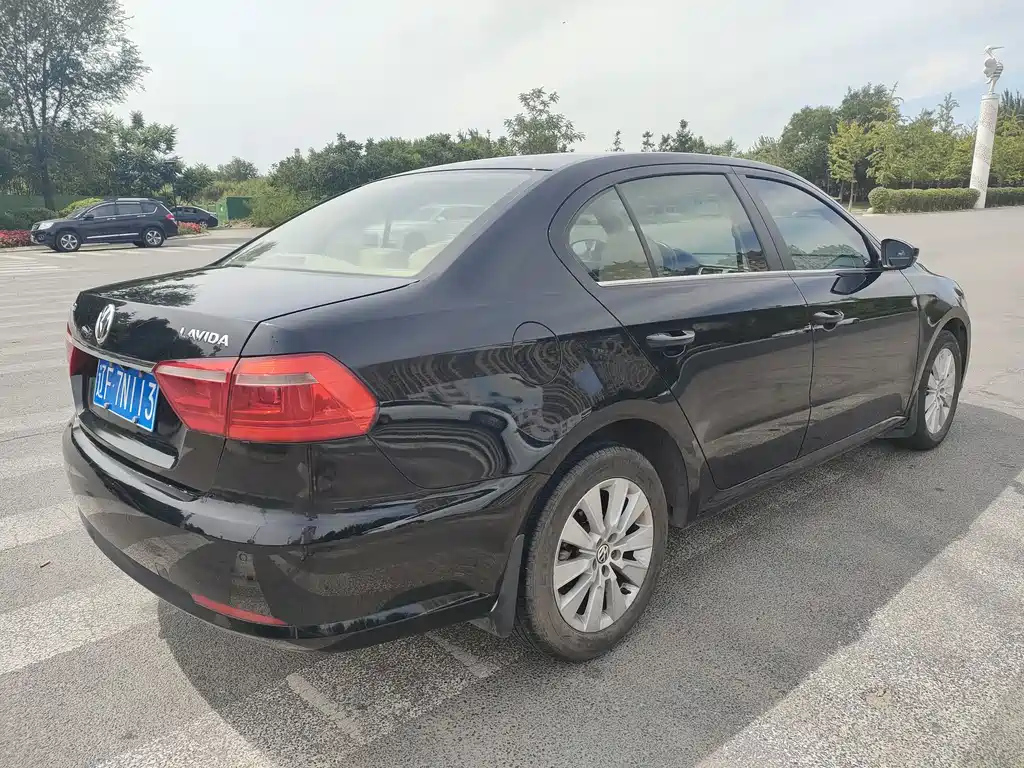VOLKSWAGEN LAVIDA 2013
