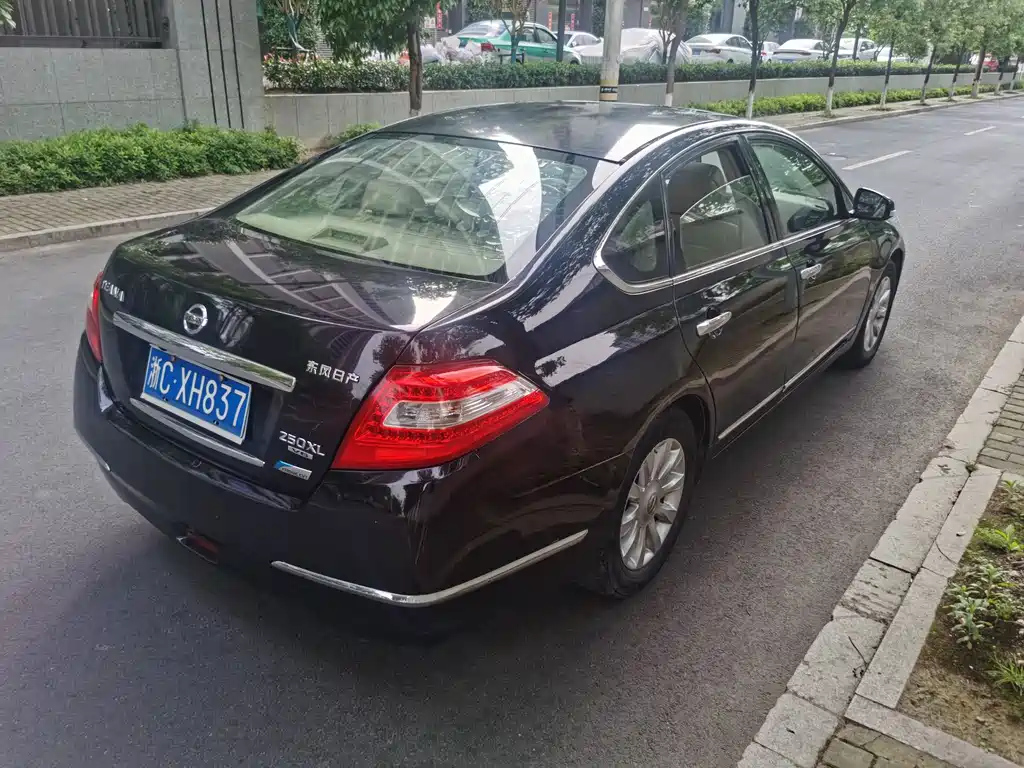 NISSAN TEANA 2010