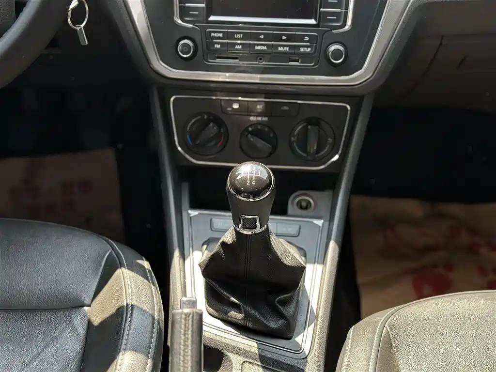 VOLKSWAGEN LAVIDA 2016