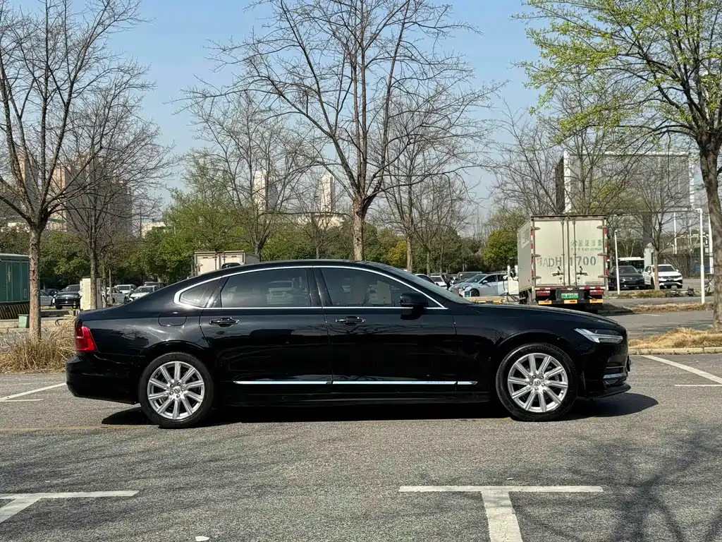 VOLVO S90 2020