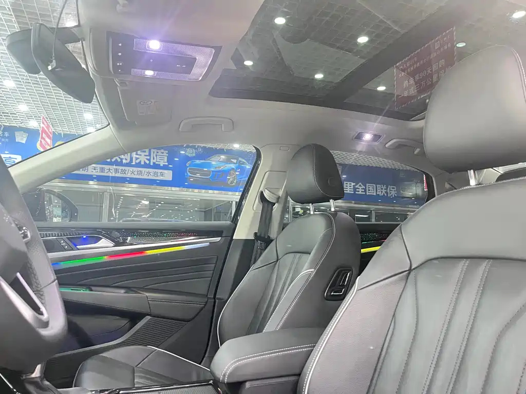 VOLKSWAGEN PASSAT 2023