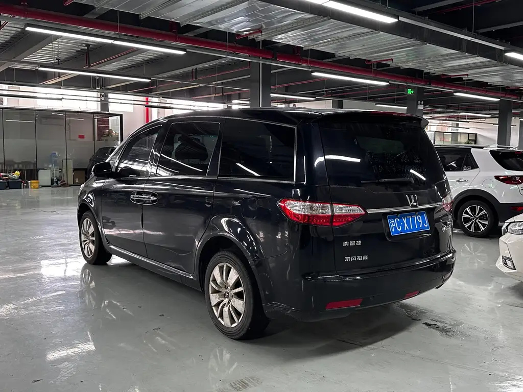 LUXGEN BIG 7 MPV 2013