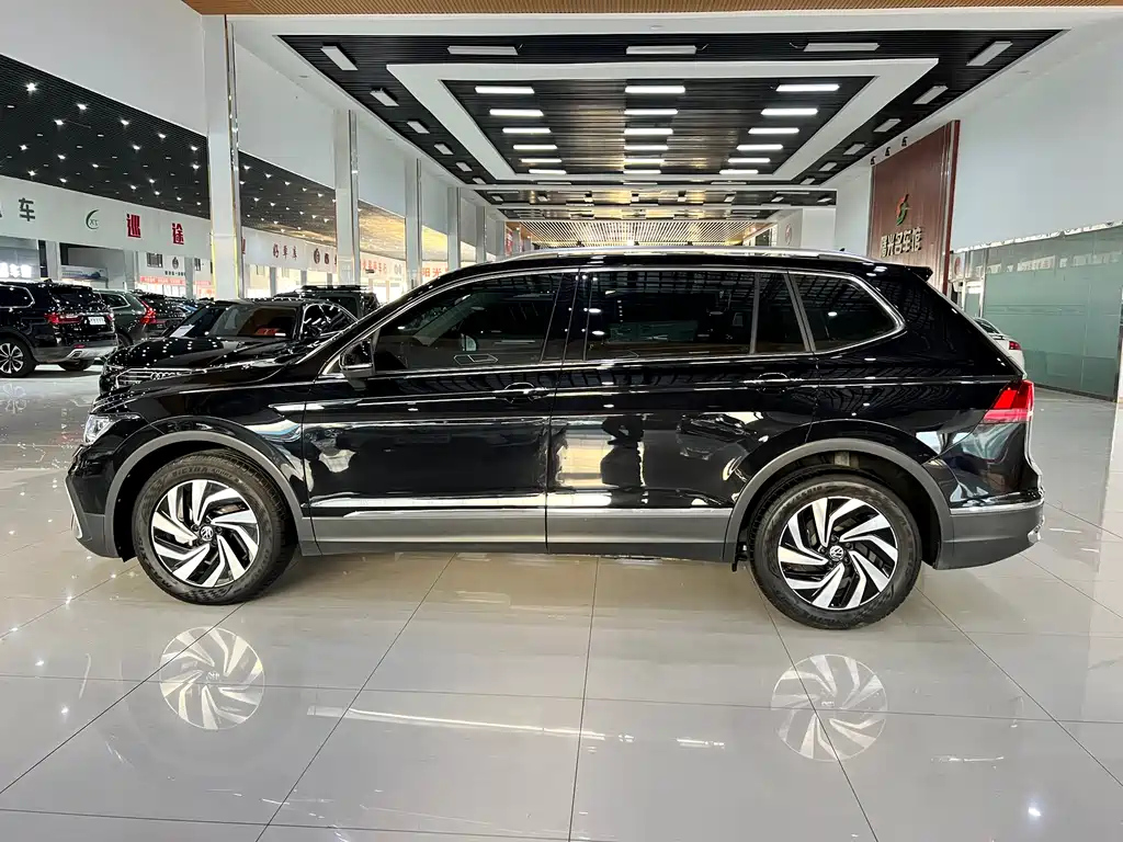 VOLKSWAGEN TIGUAN L 2021