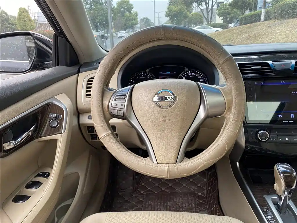 NISSAN TEANA 2015