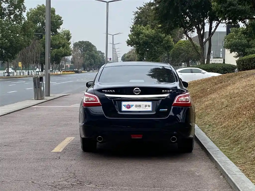 NISSAN TEANA 2015