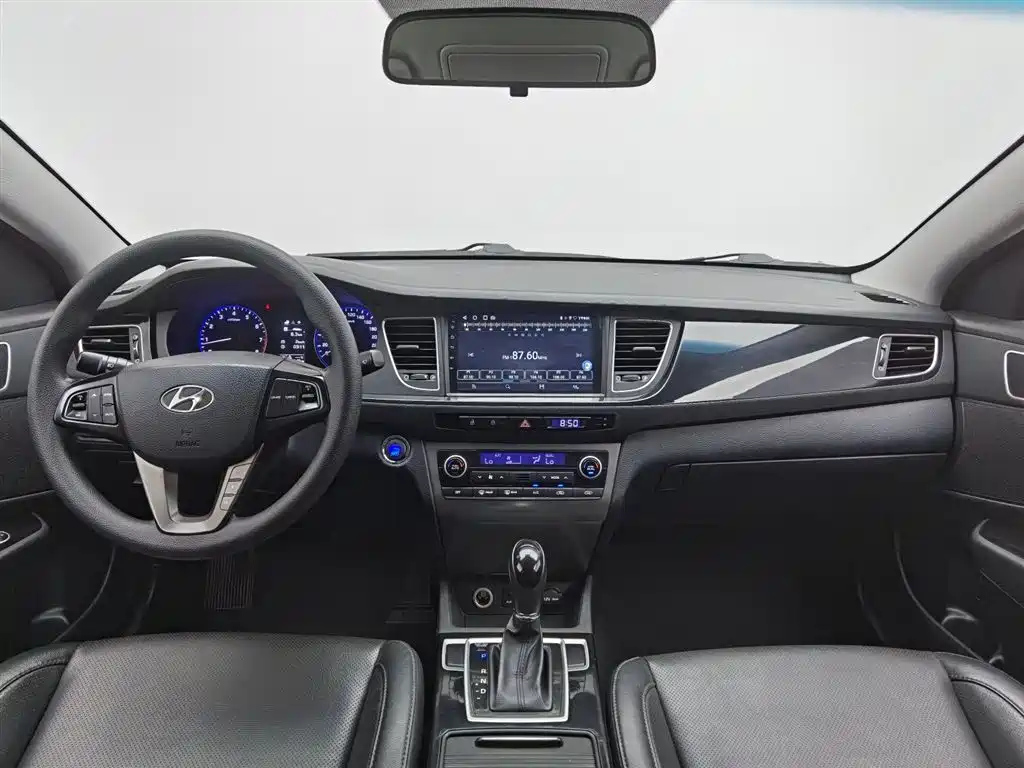 HYUNDAI MISTRA 2016