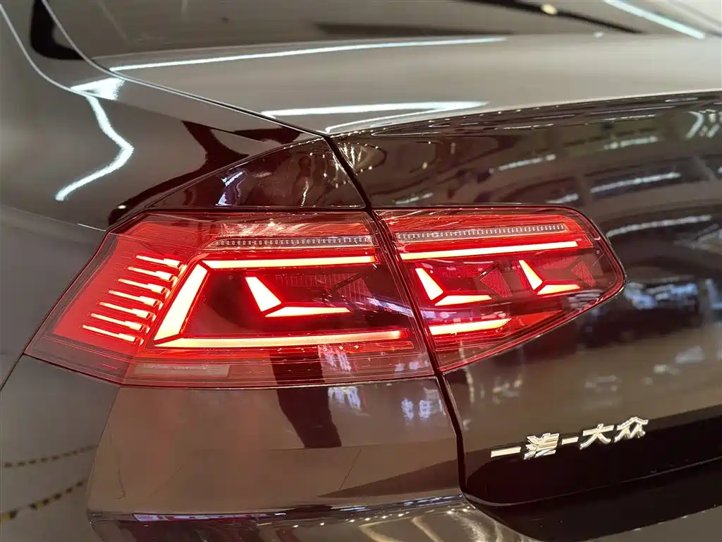 VOLKSWAGEN MAGOTAN 2022