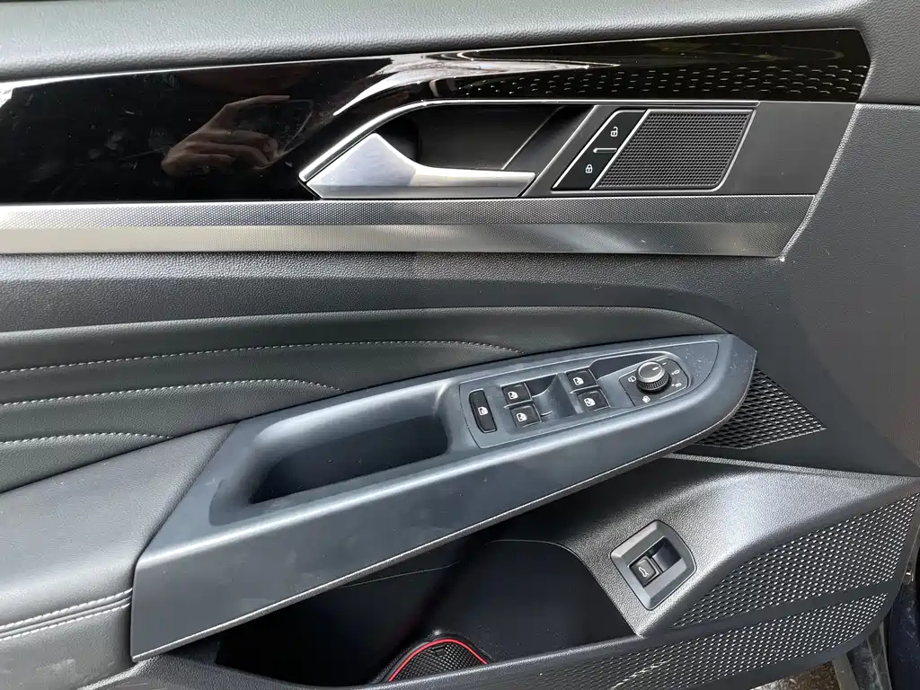 VOLKSWAGEN PASSAT 2022