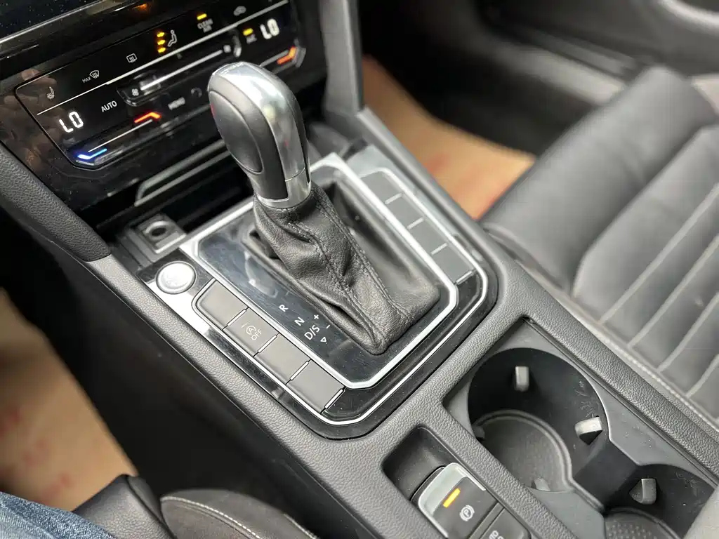VOLKSWAGEN MAGOTAN 2022