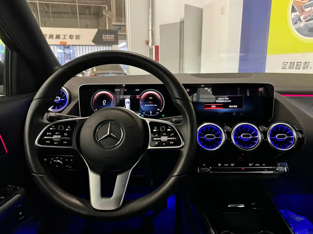 MERCEDES BENZ GLA 2022