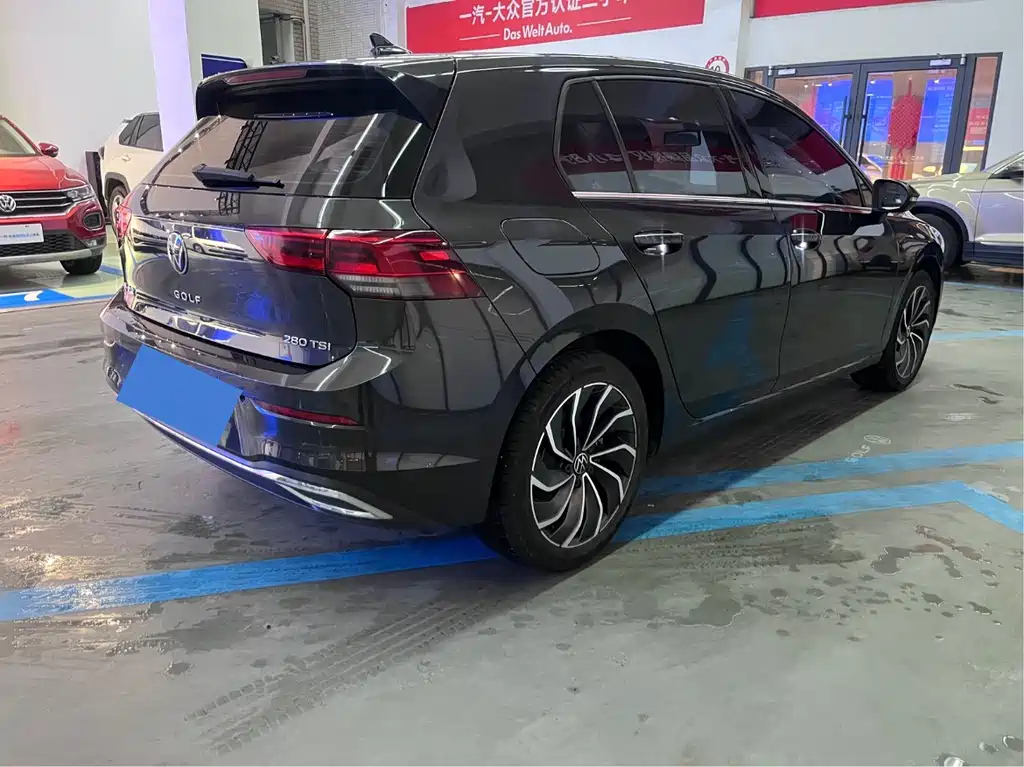VOLKSWAGEN GOLF 2022