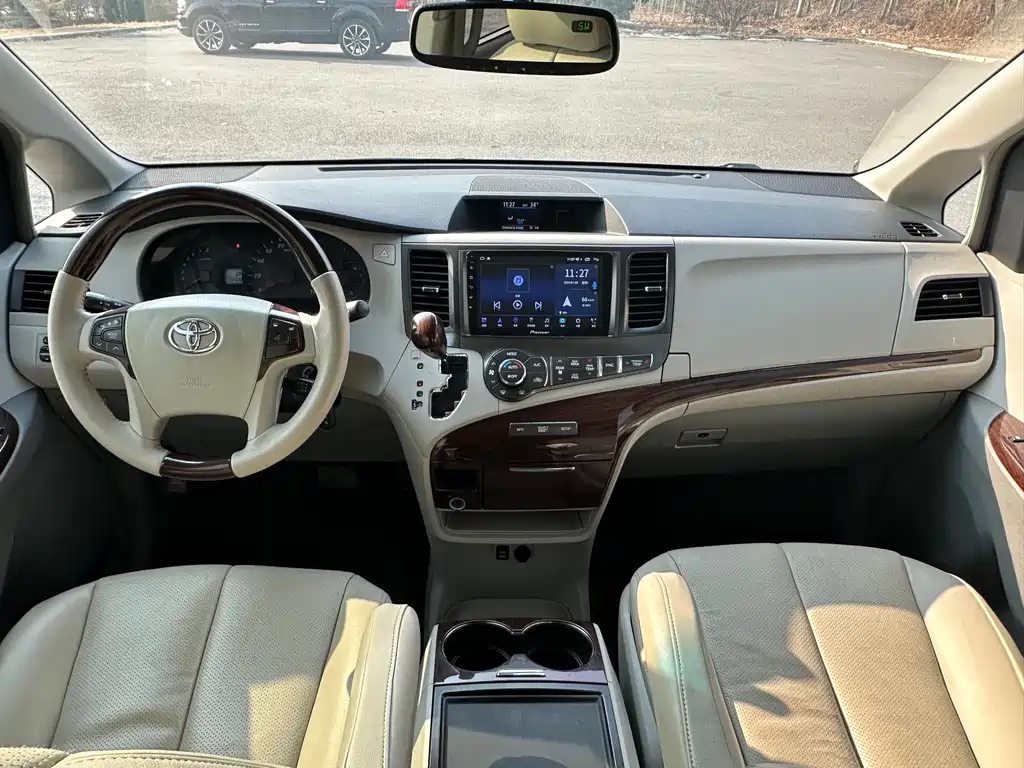 TOYOTA SIENNA 2014
