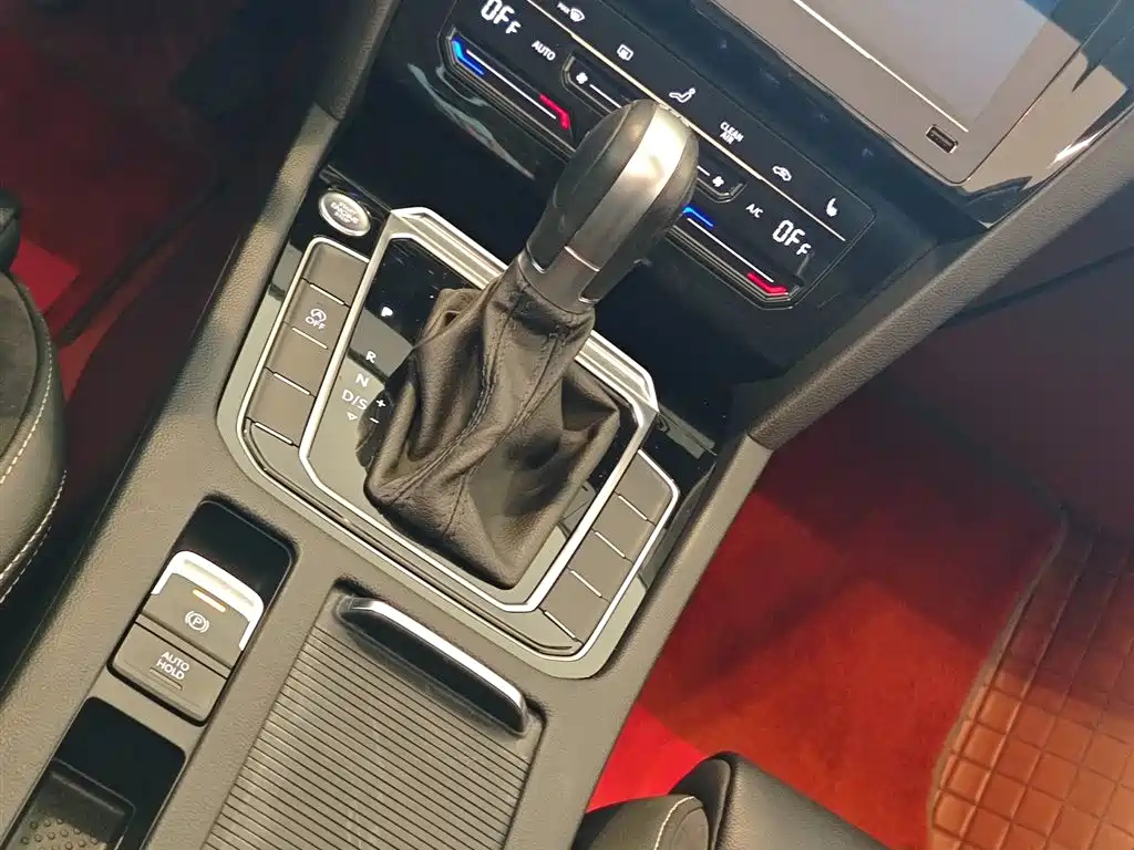 VOLKSWAGEN MAGOTAN 2020