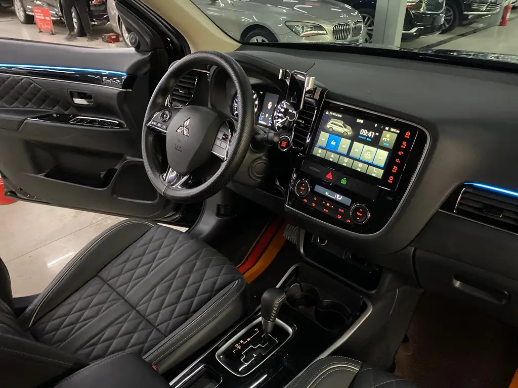 MITSUBISHI OUTLANDER 2022