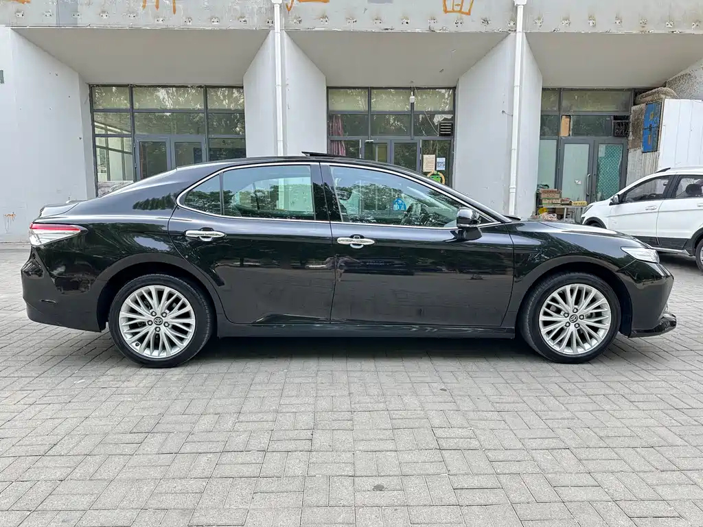 TOYOTA CAMRY 2021