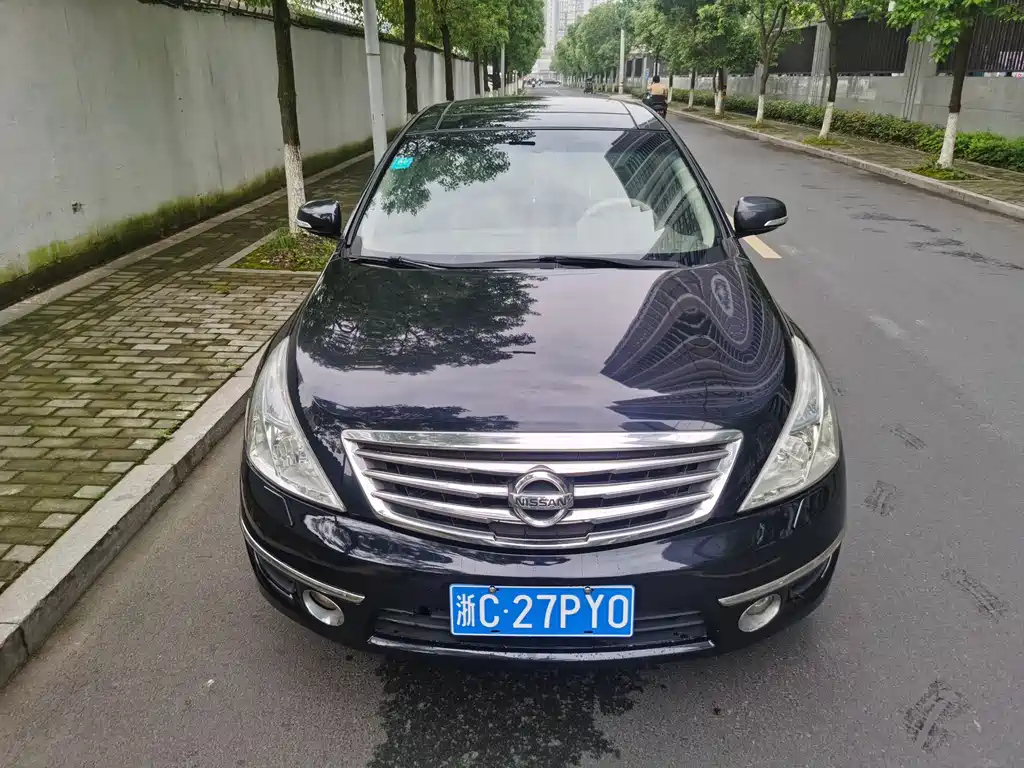 NISSAN TEANA 2010