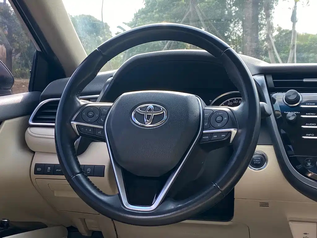 TOYOTA CAMRY 2018