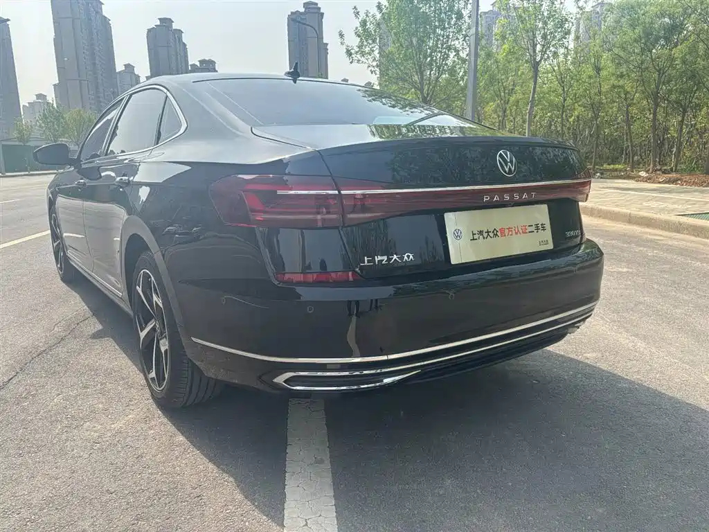 VOLKSWAGEN PASSAT 2023