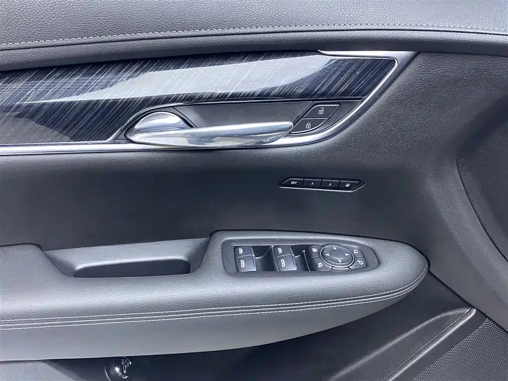 CADILLAC XT6 2021