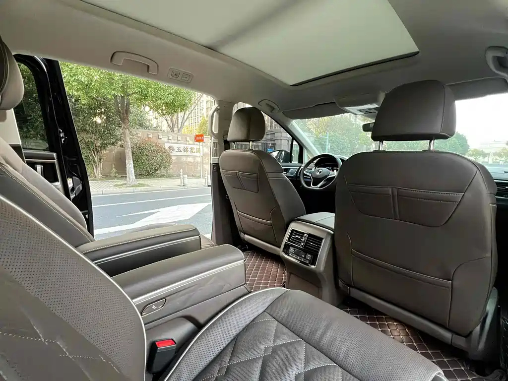 VOLKSWAGEN VILORAN 2023