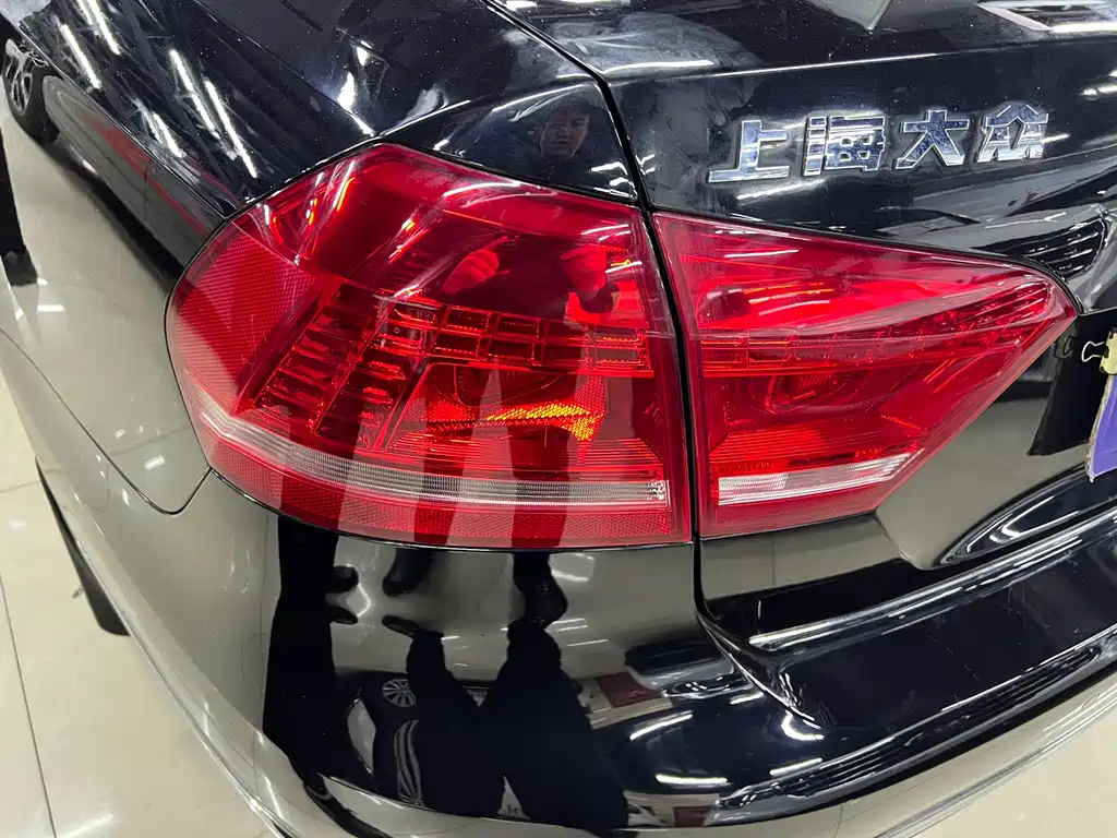 VOLKSWAGEN PASSAT 2015