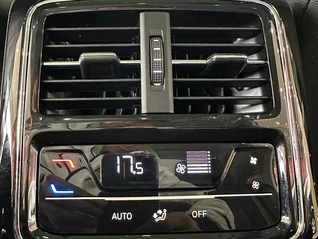 VOLKSWAGEN PASSAT 2023