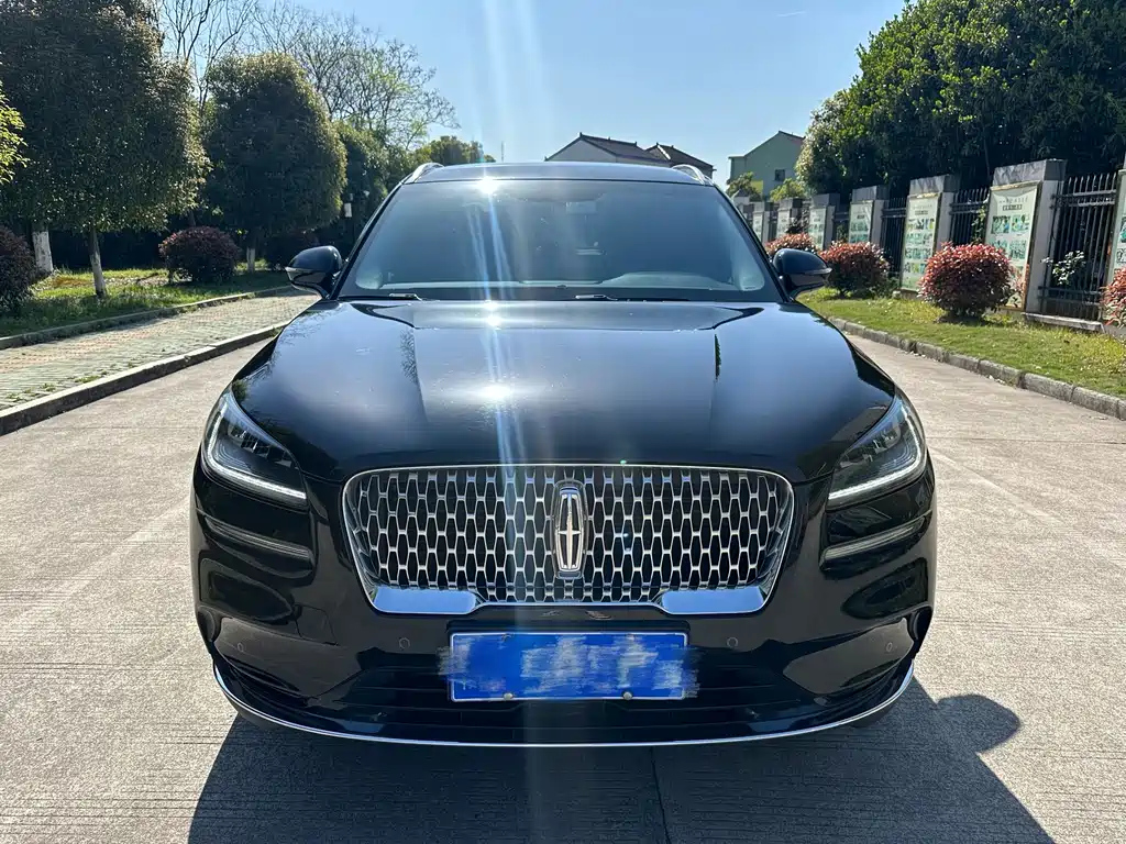 LINCOLN ADVENTURER 2021