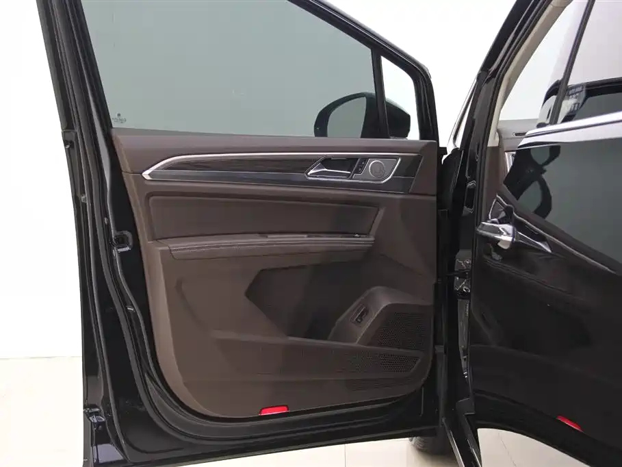 VOLKSWAGEN VILORAN 2022