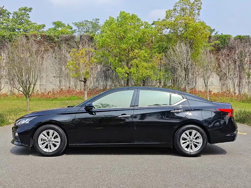 NISSAN TEANA 2020
