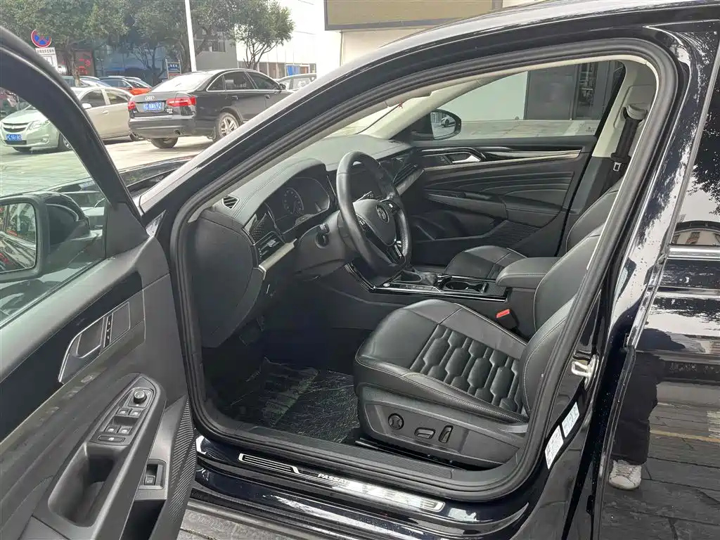 VOLKSWAGEN PASSAT 2019