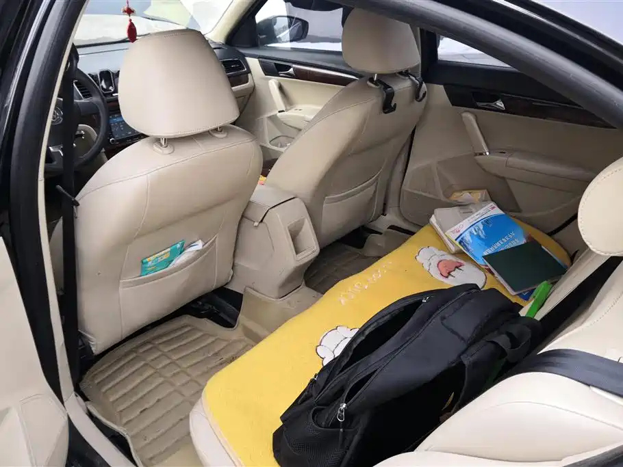 VOLKSWAGEN LAVIDA 2014