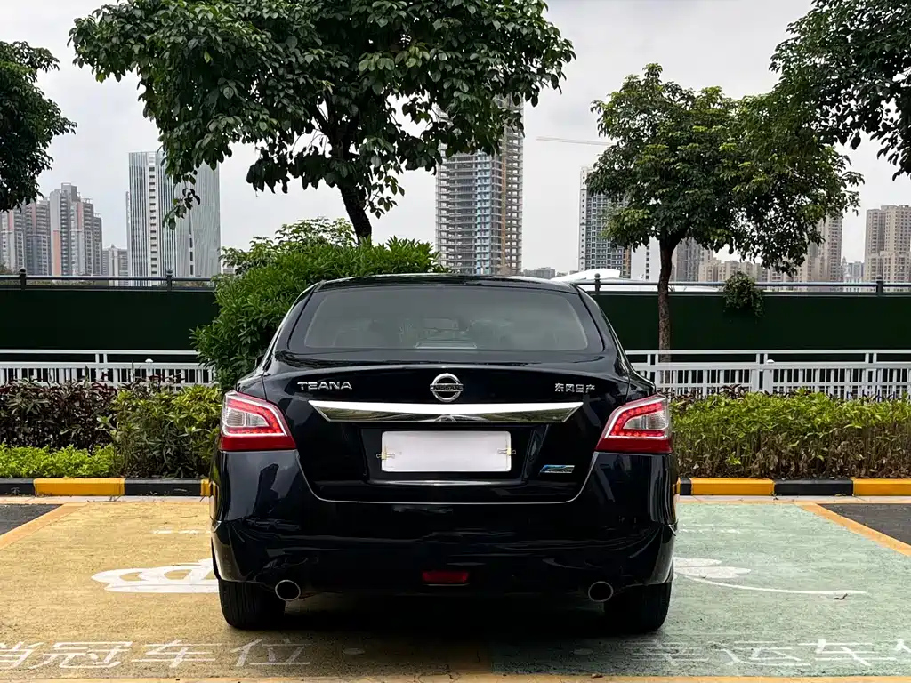 NISSAN TEANA 2015
