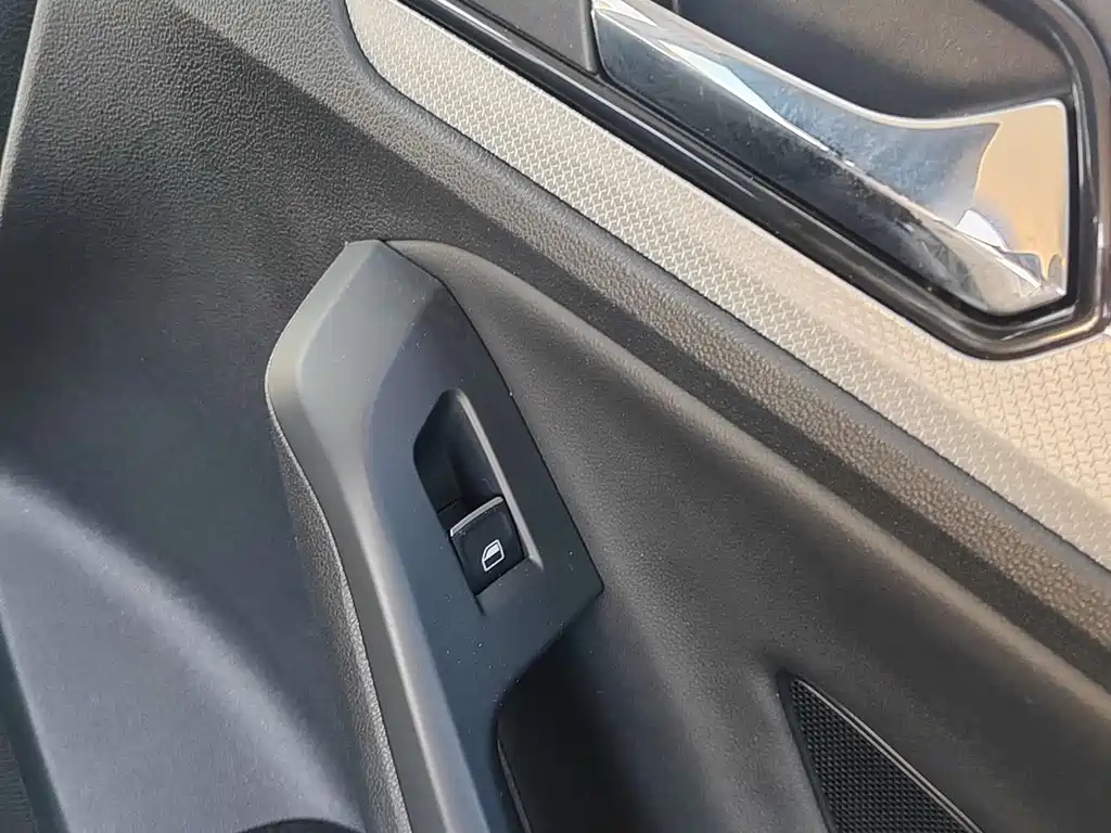 VOLKSWAGEN SAGITAR 2017