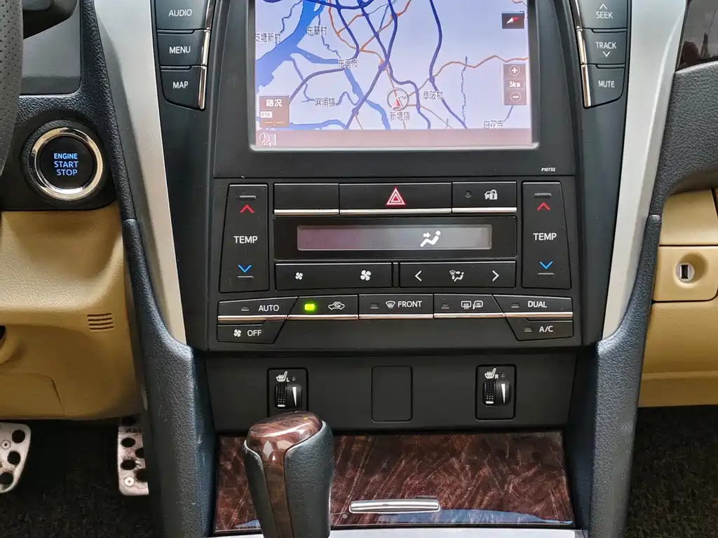 TOYOTA CAMRY 2016