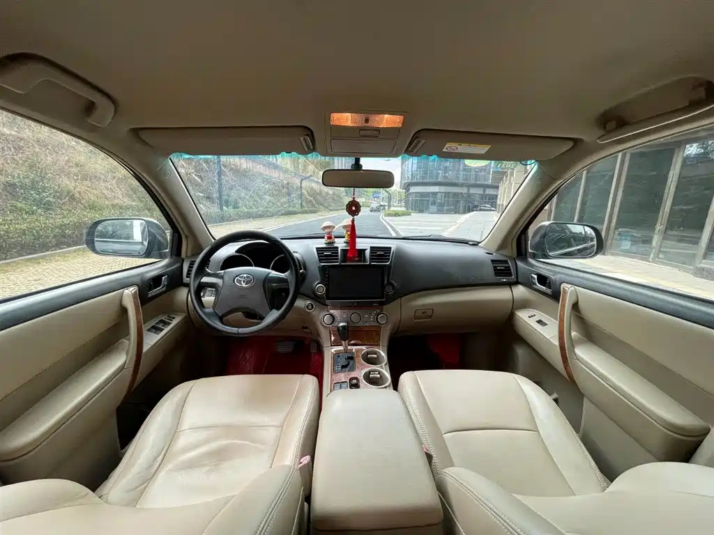 TOYOTA HIGHLANDER 2013