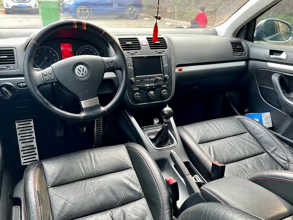 VOLKSWAGEN SAGITAR 2010