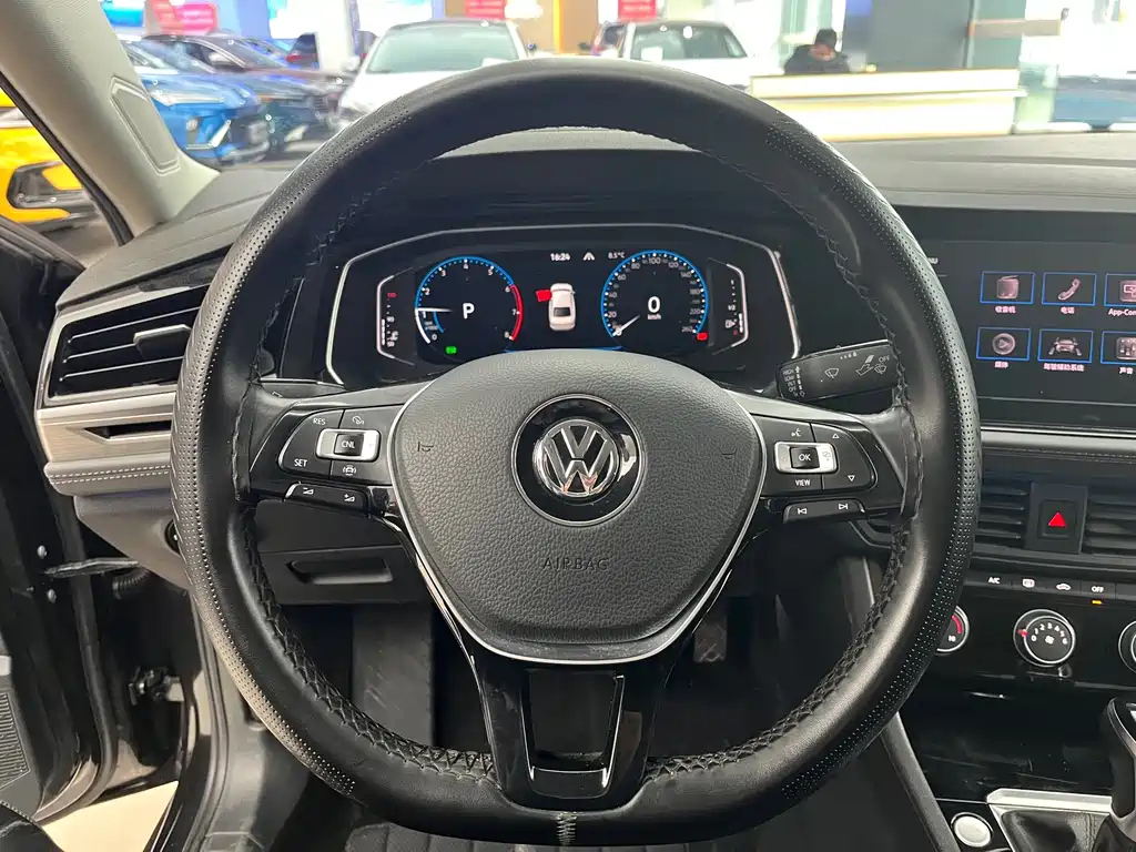 VOLKSWAGEN SAGITAR 2022